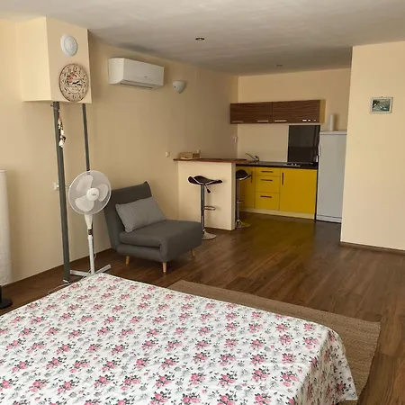 A Charming And Peaceful Summer 400m From The Sea וארנה