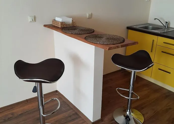 בית נופש A Charming And Peaceful Summer 400m From The Sea וארנה