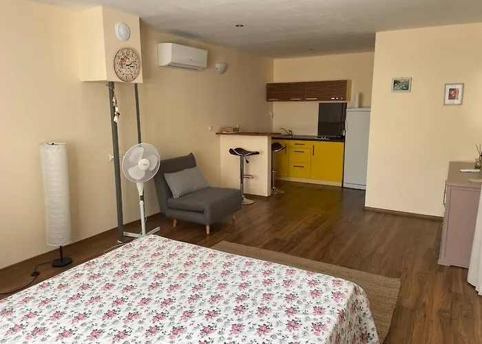 A Charming And Peaceful Summer 400m From The Sea וארנה