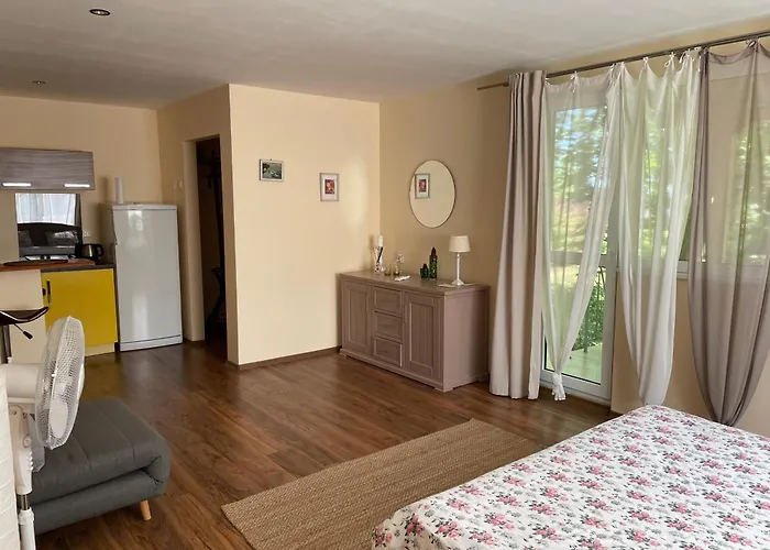 בית נופש A Charming And Peaceful Summer 400m From The Sea