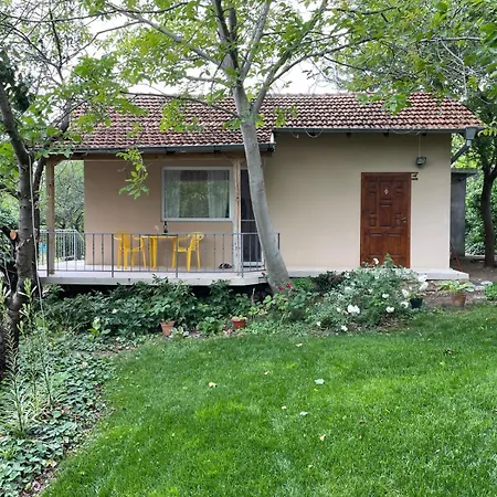 Будинок відпочинку Peaceful Summer House With Garden Near The Kabakum , Варна