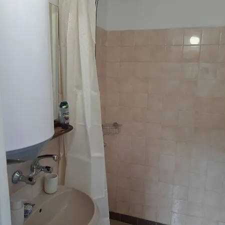 A Charming And Peaceful Summer 400m From The Sea Warna