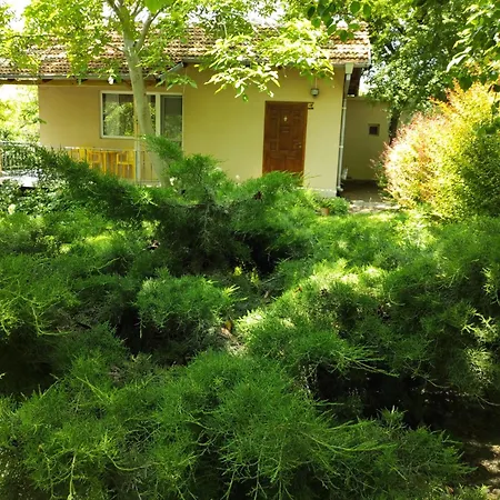 Peaceful Summer House With Garden Near The Kabakum , Prázdninový dům