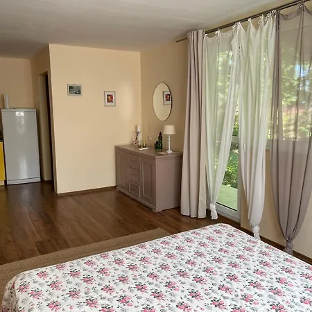 Будинок відпочинку Peaceful Summer House With Garden Near The Kabakum ,