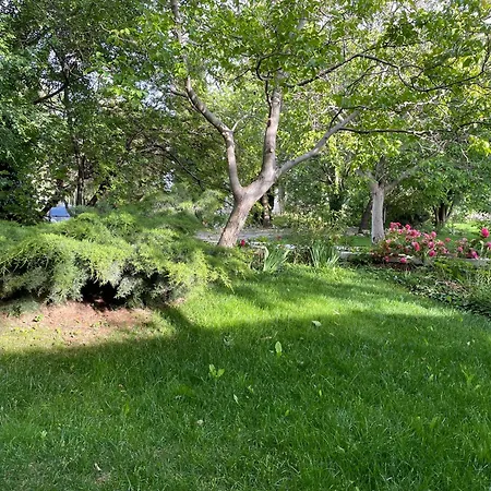 Peaceful Summer House With Garden Near The Kabakum , Будинок відпочинку Варна