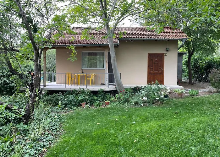 Будинок відпочинку A Charming And Peaceful Summer 400m From The Sea Варна